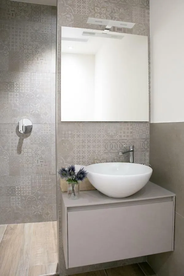 Ml Rooms Lovere Guest house